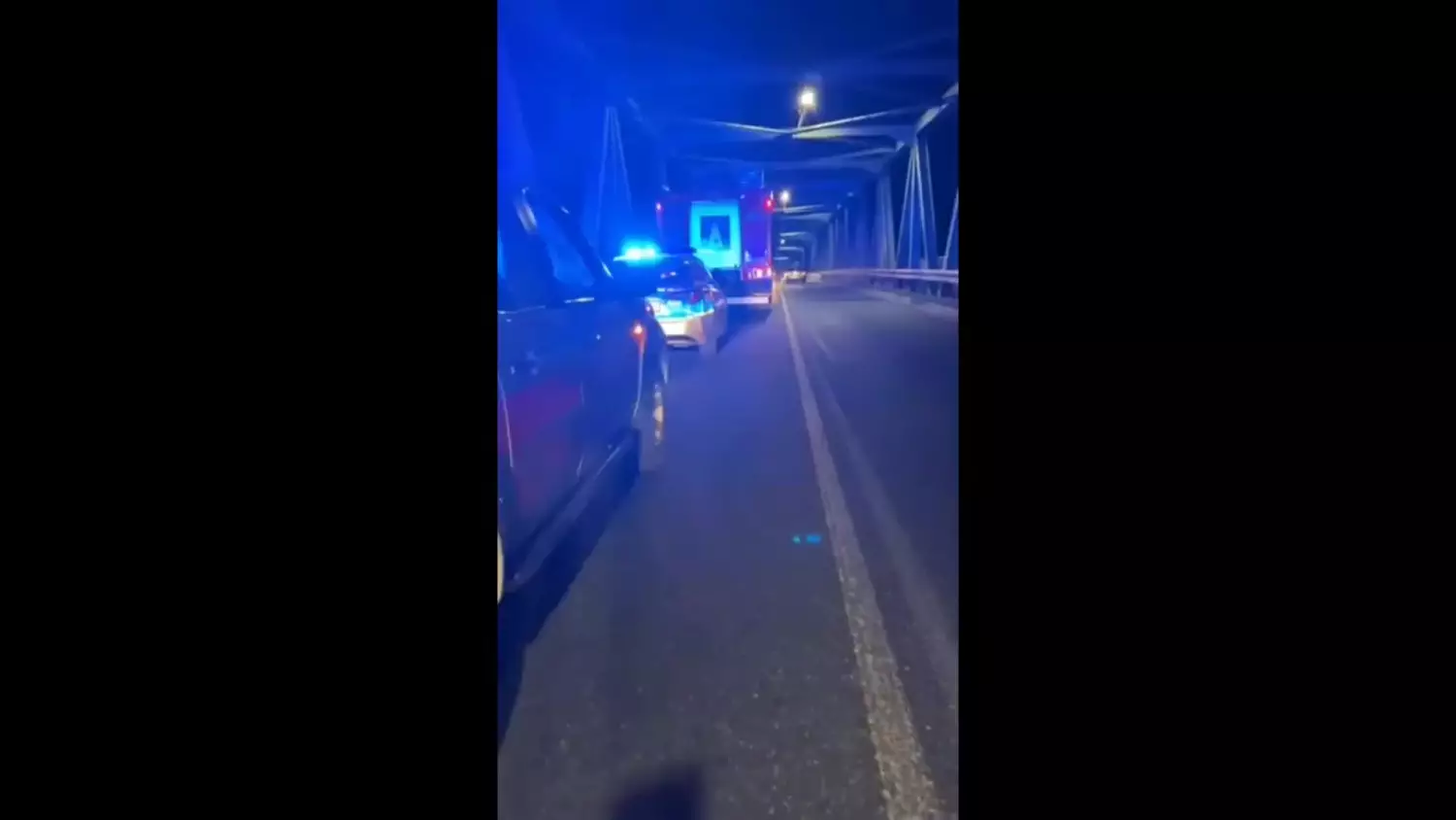 Nastolatka na moście w Oławie